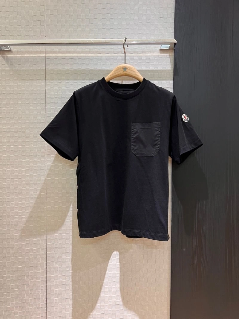 Moncler T-Shirts Sporty 139618