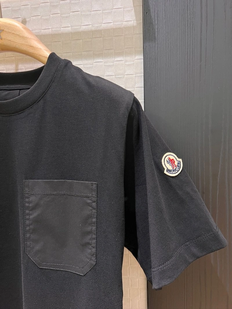 Moncler T-Shirts Sporty 139618