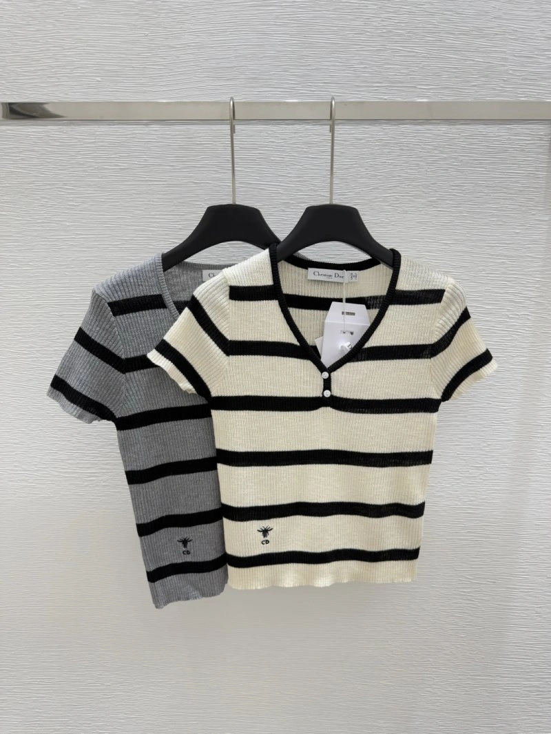 Tailored Moncler T-Shirts 139612