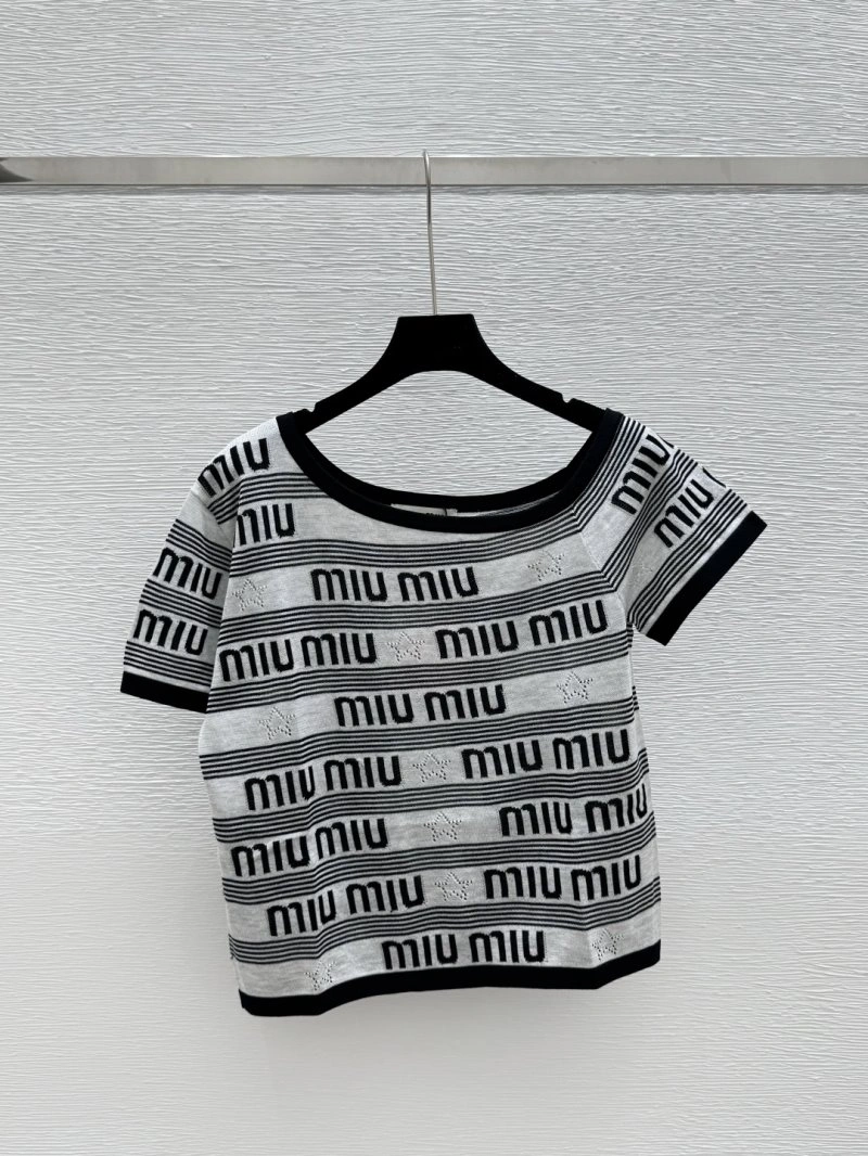 Moncler T-Shirts Breathable 139565