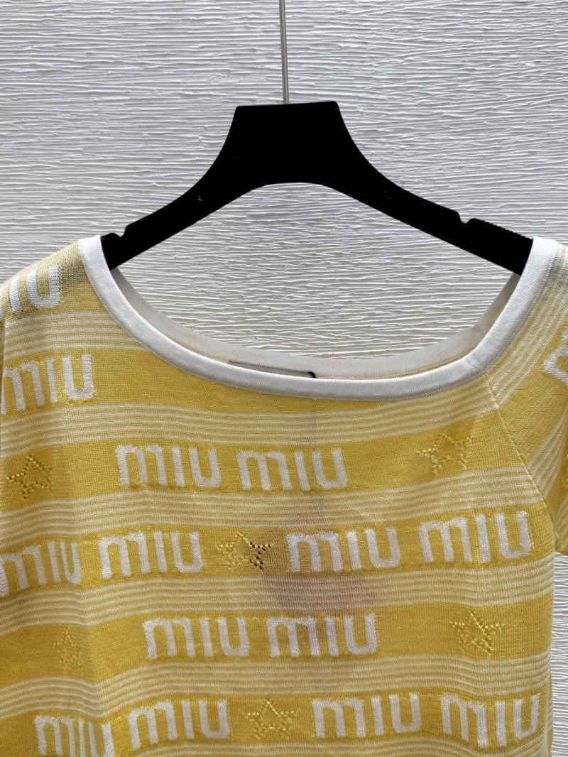 Moncler T-Shirts Breathable 139565