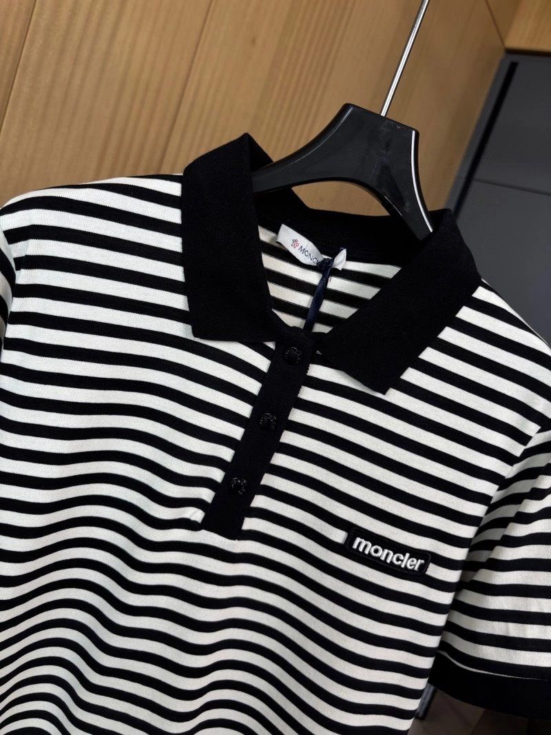 Moncler T-Shirts Youthful 139550