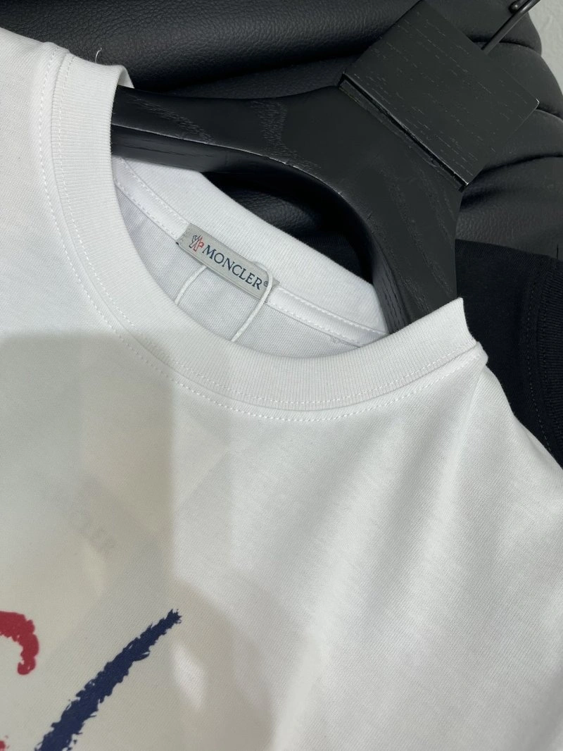Classic Moncler T-Shirts 139552