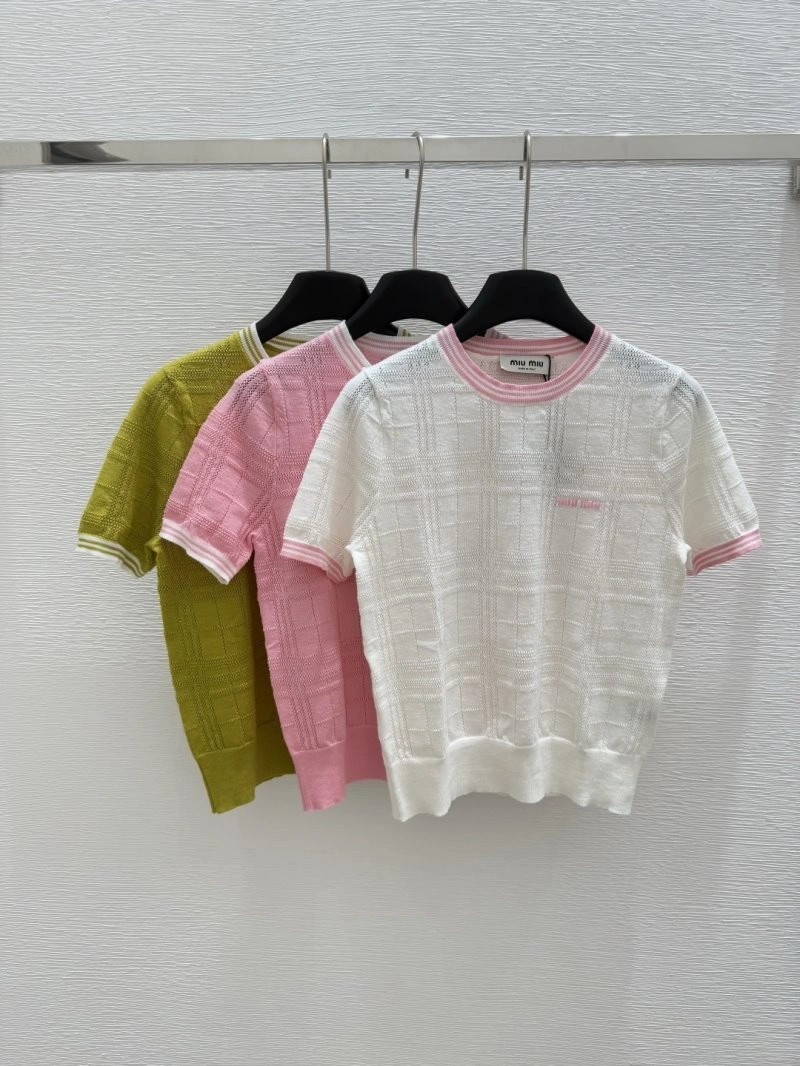 Moncler T-Shirts Snug 139548