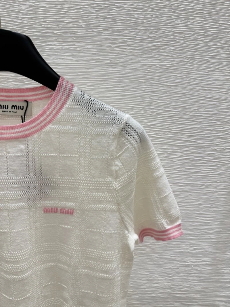 Moncler T-Shirts Snug 139548