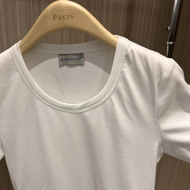Moncler T-Shirts Sleek 139529