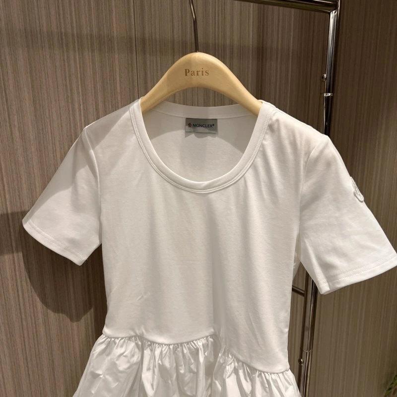 Moncler T-Shirts Sleek 139529