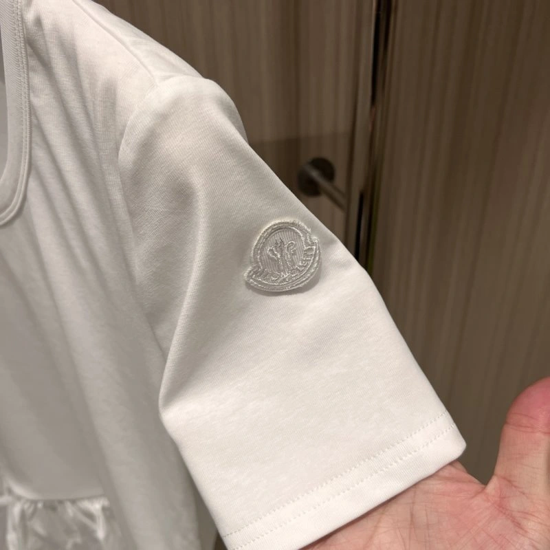 Moncler T-Shirts Sleek 139529