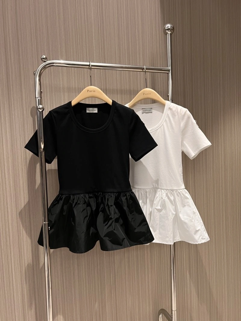 Moncler T-Shirts Sleek 139529
