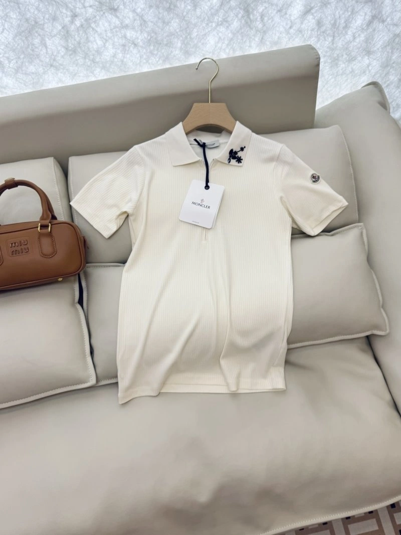 Moncler T-Shirts Classic 139605
