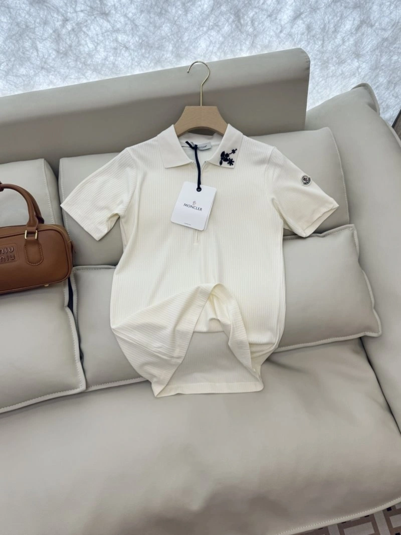 Moncler T-Shirts Classic 139605