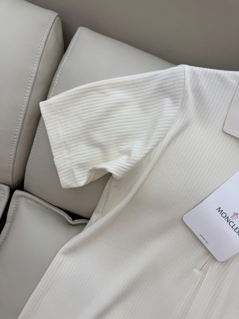 Moncler T-Shirts Classic 139605