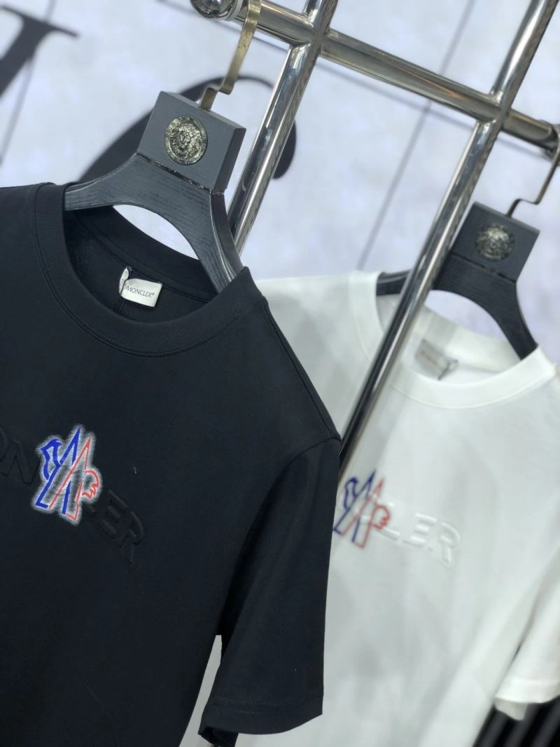 Moncler T-Shirts Vibrant 141504