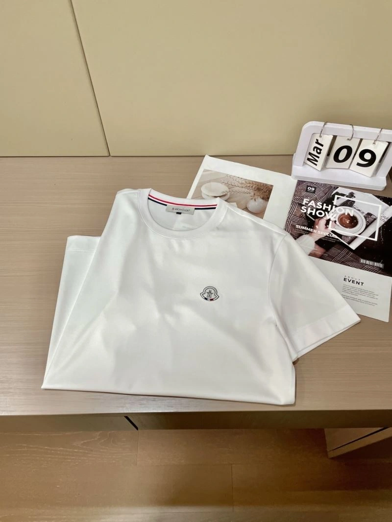 Moncler T-Shirts Resilient 141502