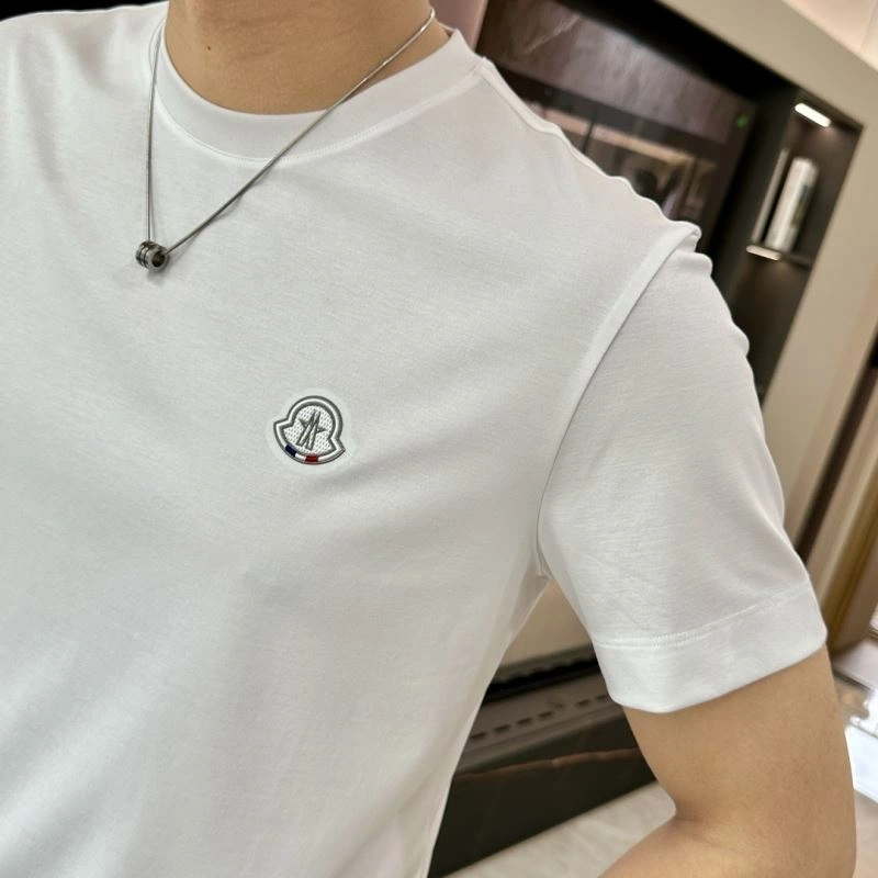 Moncler T-Shirts Resilient 141502
