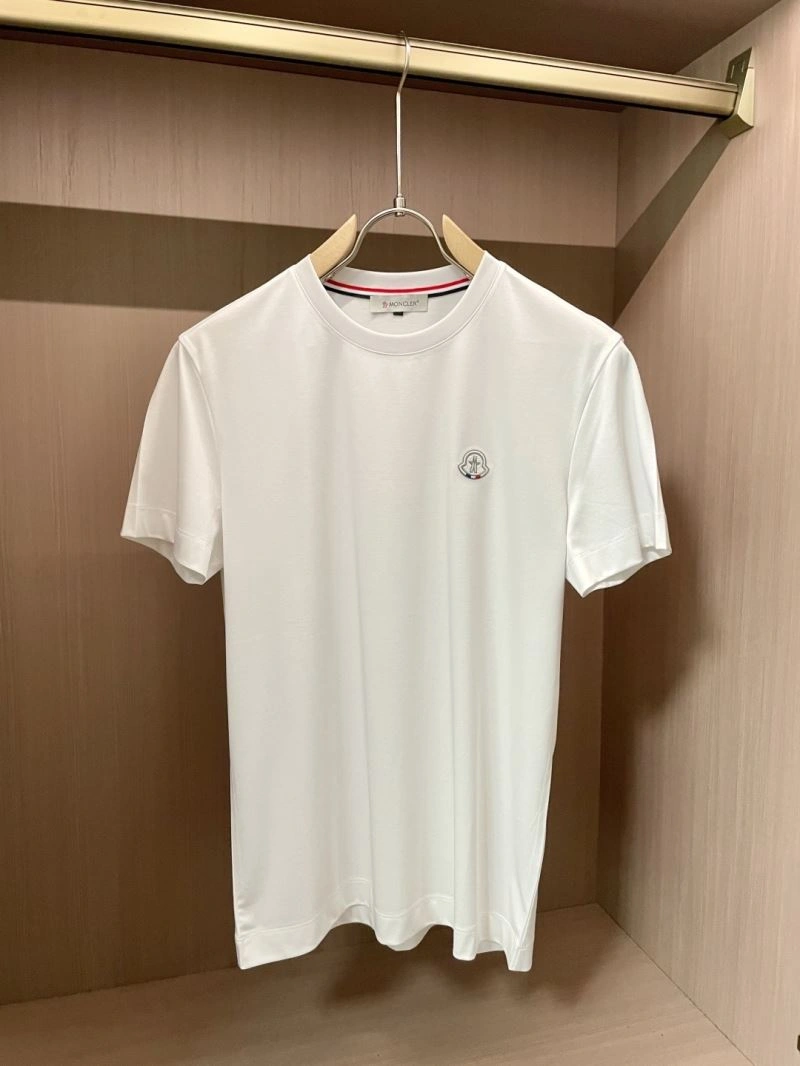 Moncler T-Shirts Resilient 141502