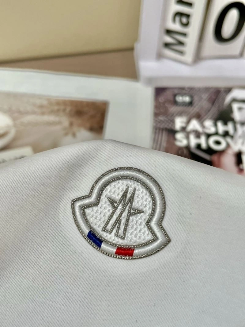 Moncler T-Shirts Resilient 141502