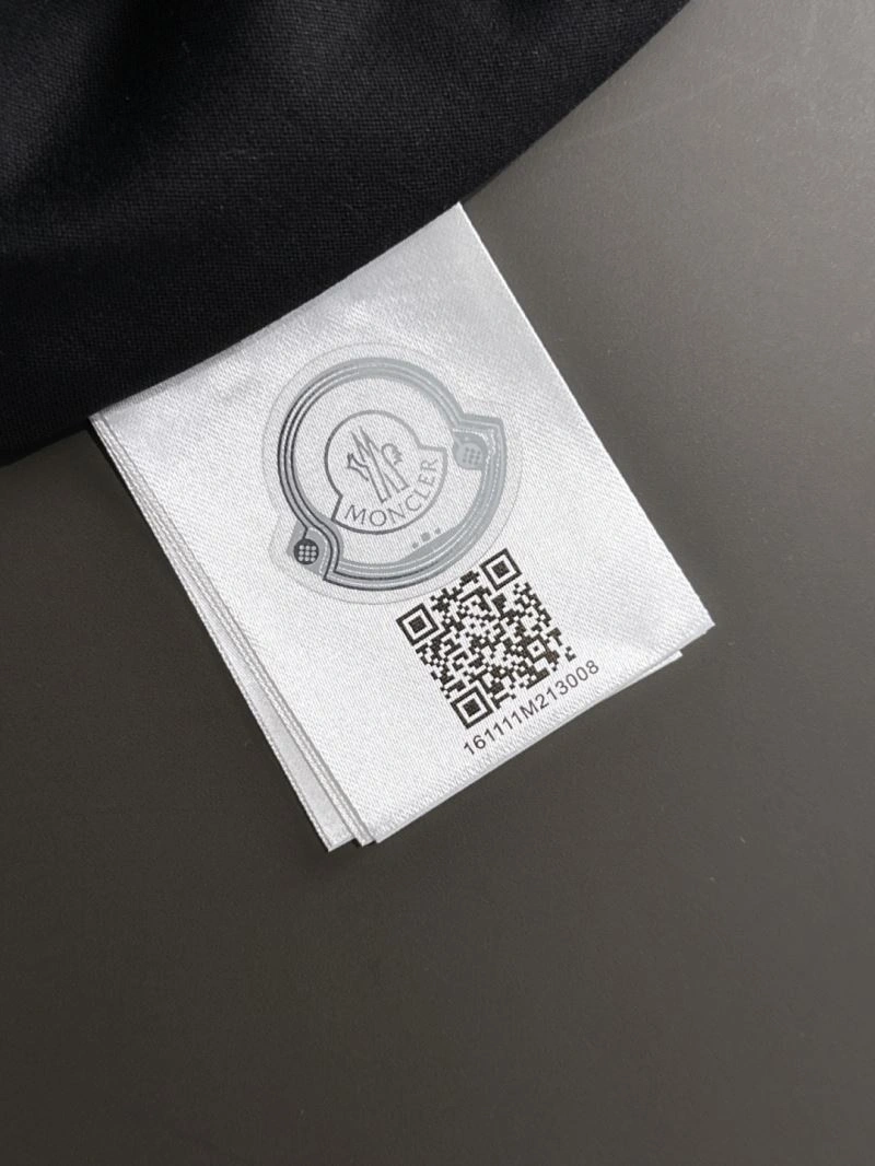 Moncler T-Shirts Sporty 141486