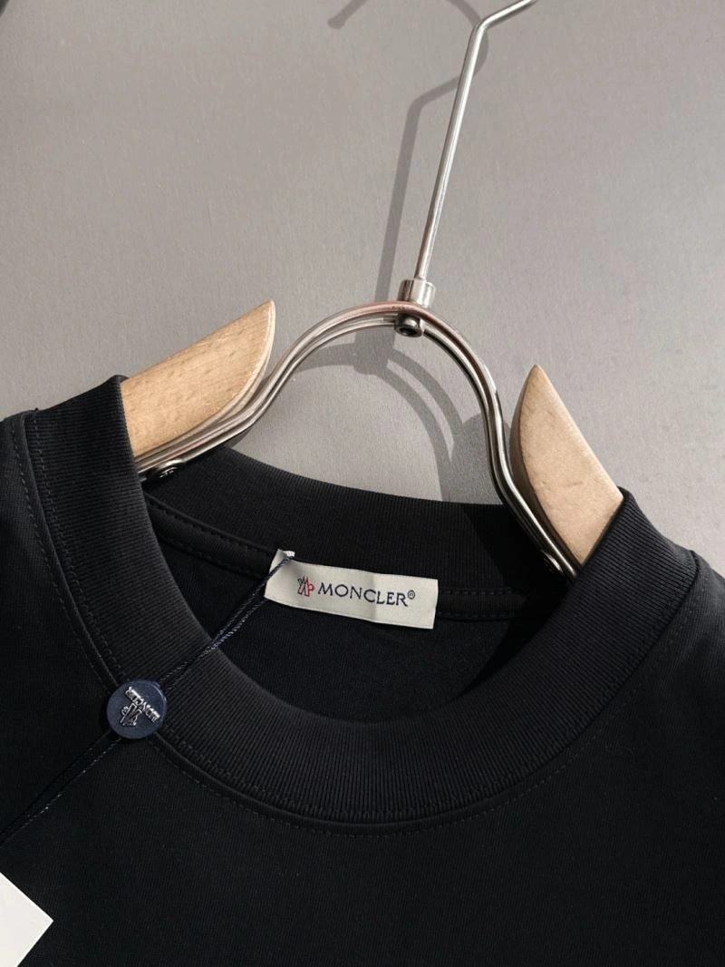 Moncler T-Shirts Practical 141470