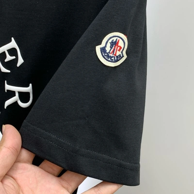 Moncler T-Shirts Vibrant 141468