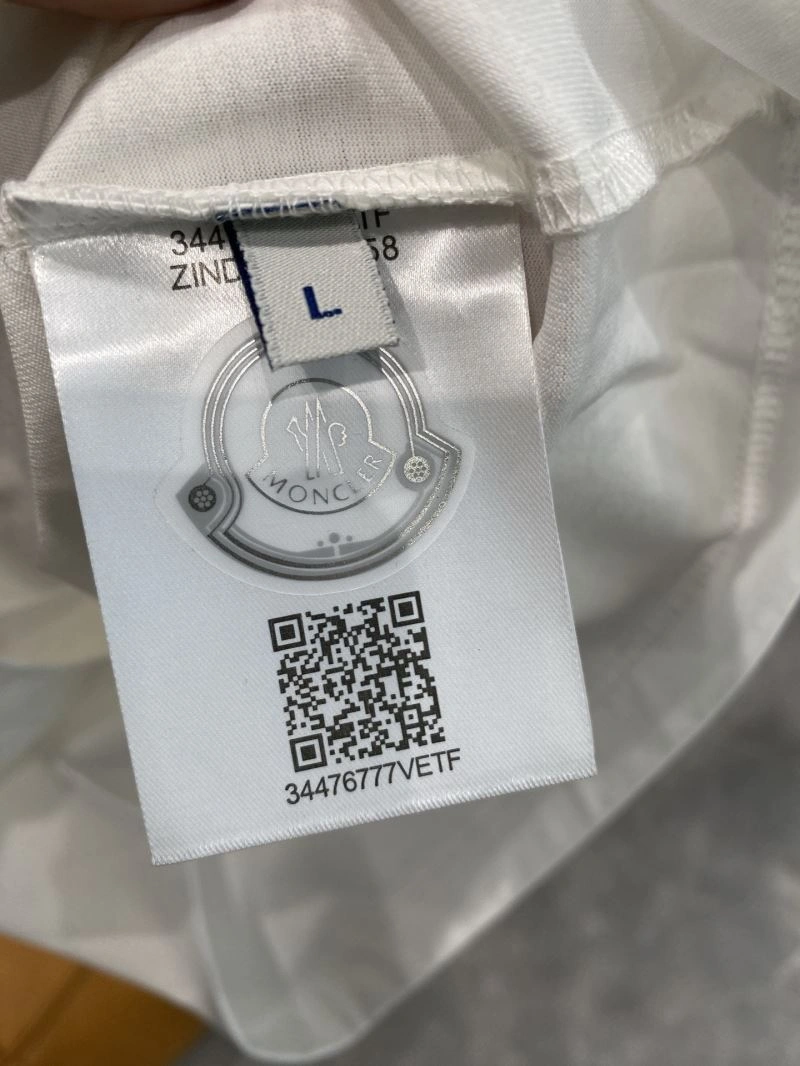 Moncler T-Shirts Bold 141442