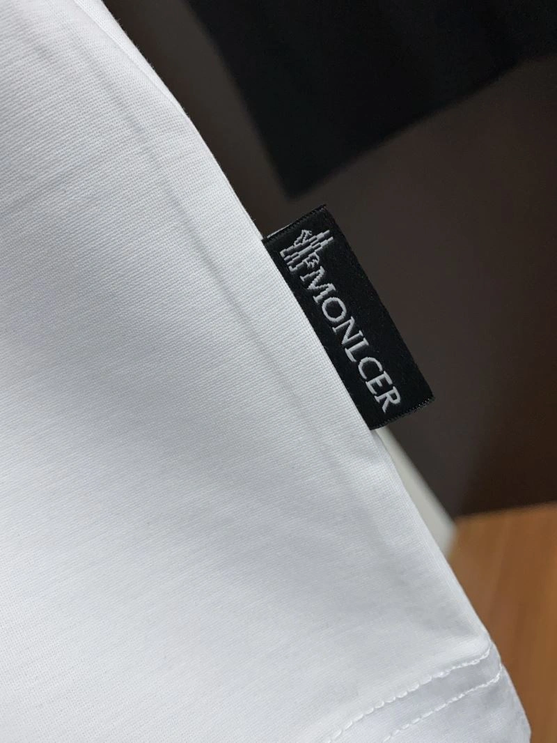 Compact Moncler T-Shirts 141430
