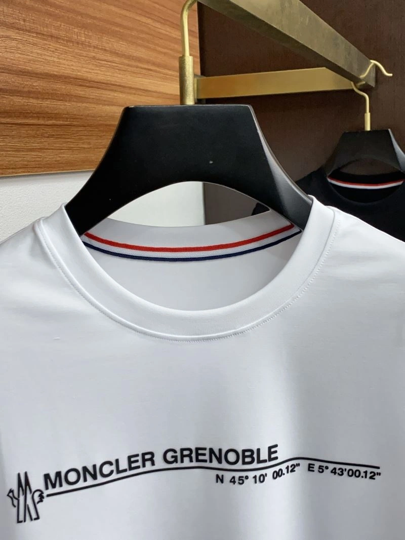 Lightweight Moncler T-Shirts 141427
