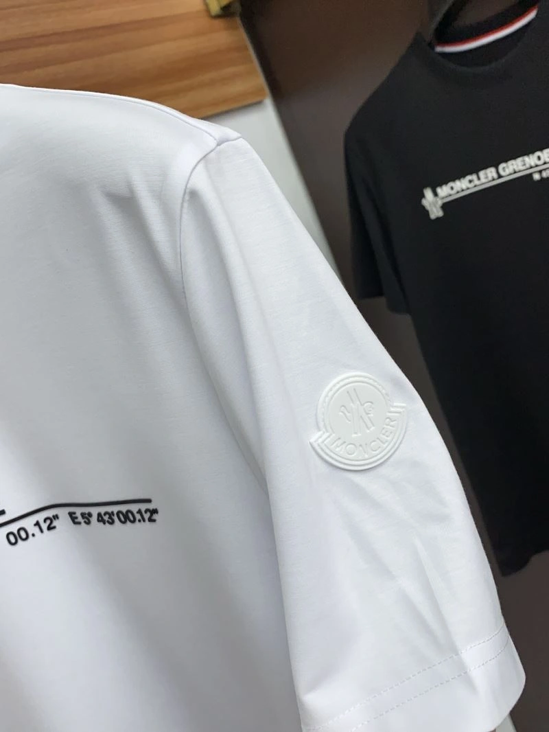Lightweight Moncler T-Shirts 141427