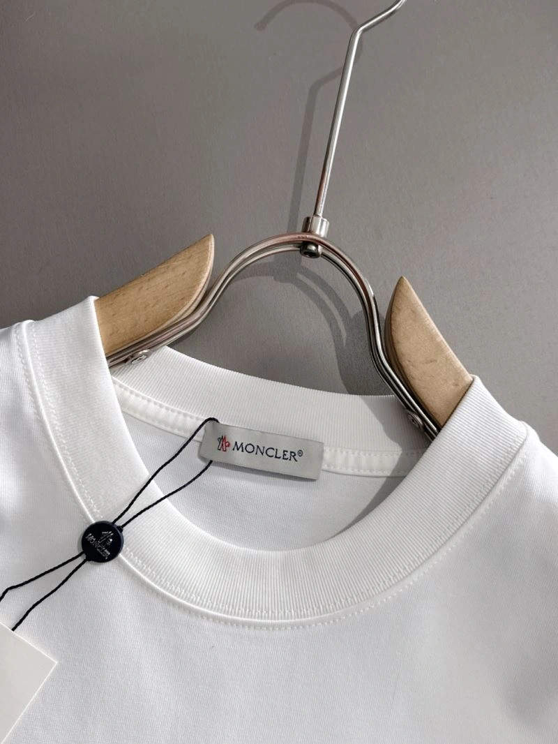 Moncler T-Shirts Attractive 141405
