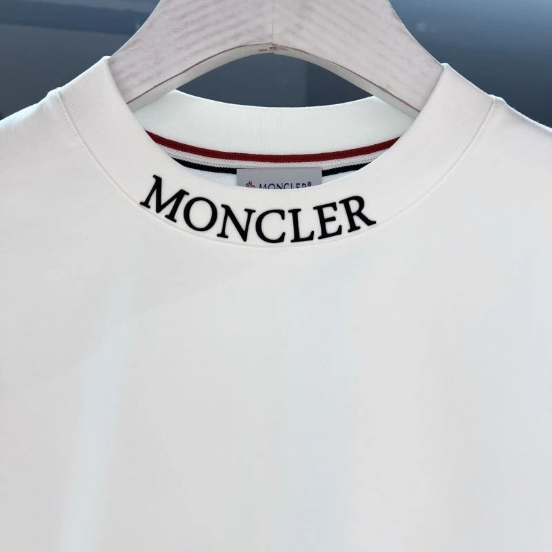 Moncler T-Shirts Unisex 141393