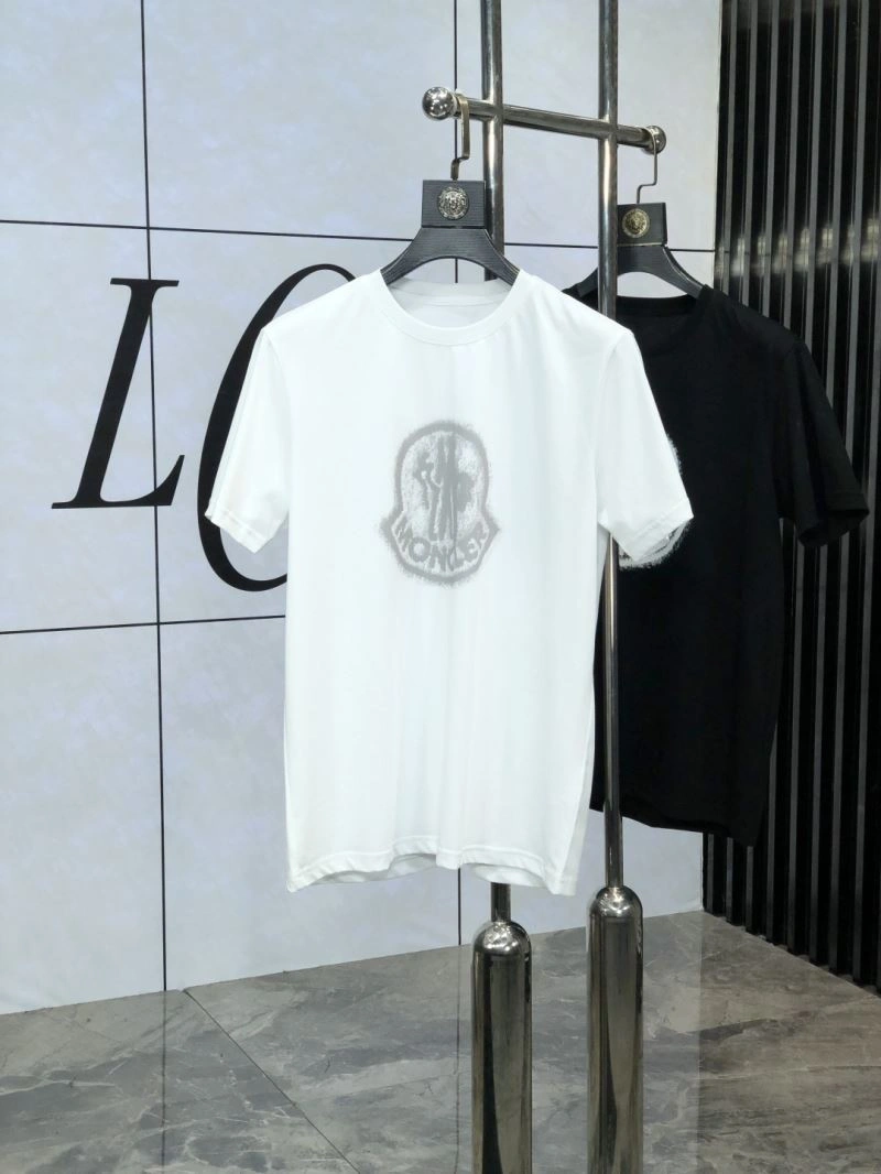 Moncler T-Shirts WeatherProof 141385
