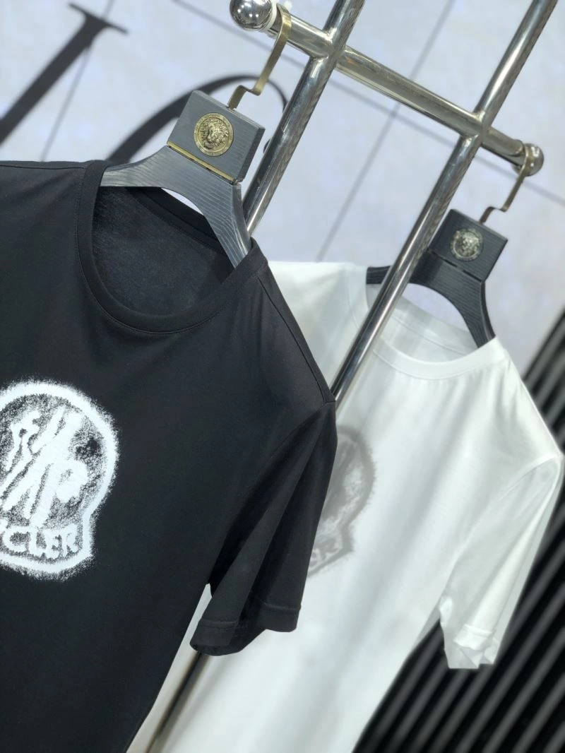 Moncler T-Shirts WeatherProof 141385