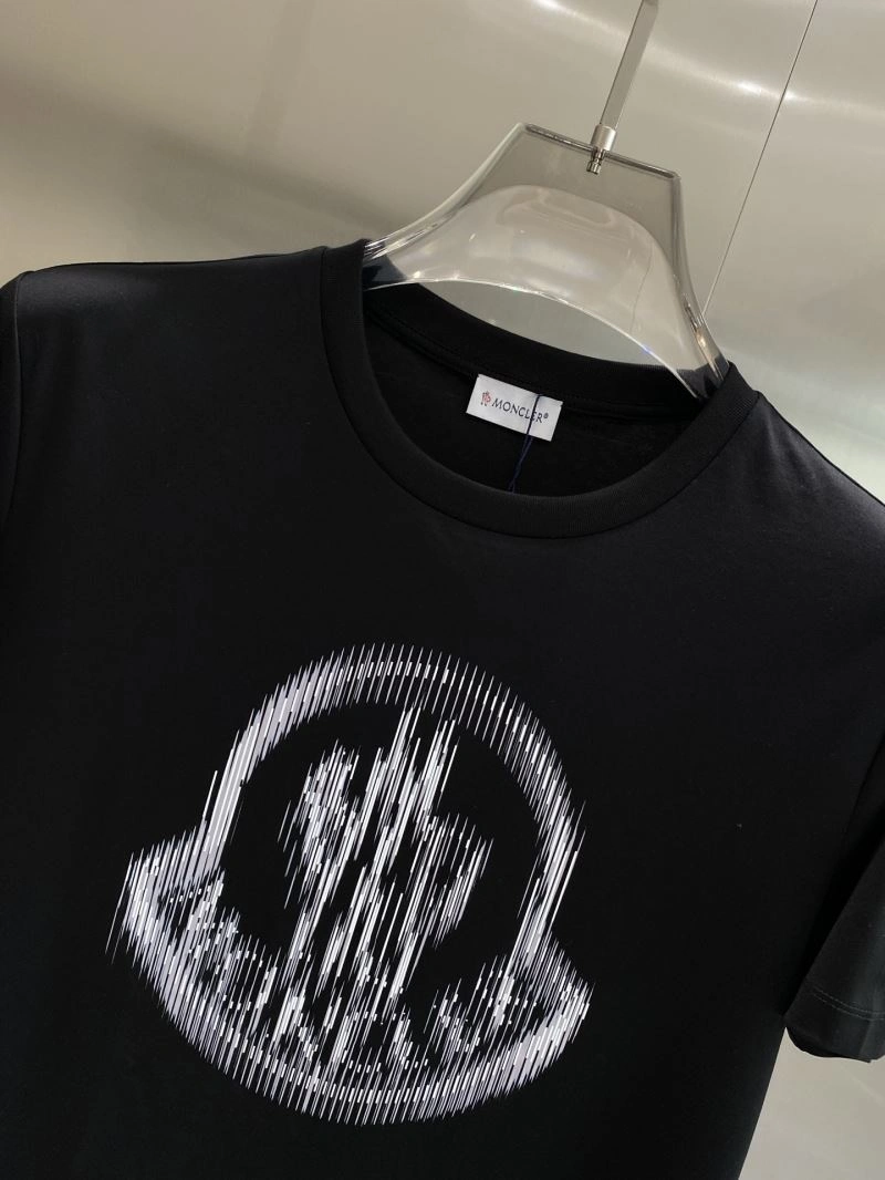 WellDesigned Moncler T-Shirts 141369