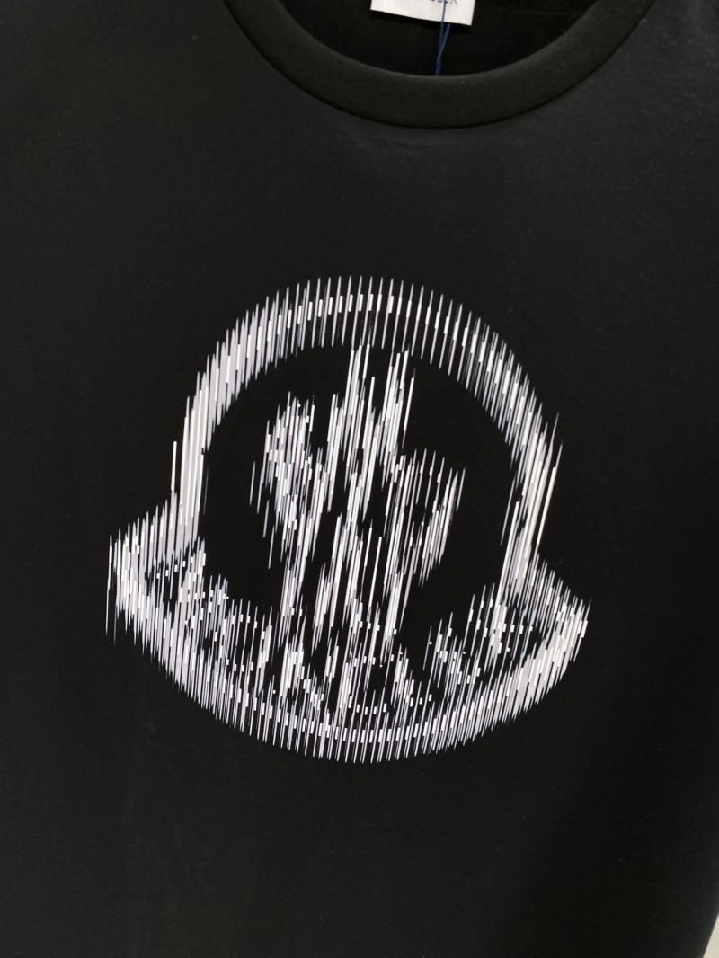 WellDesigned Moncler T-Shirts 141369