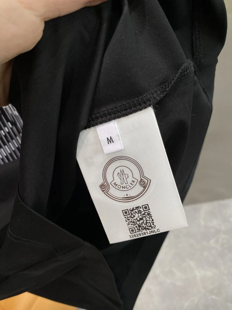 WellDesigned Moncler T-Shirts 141369