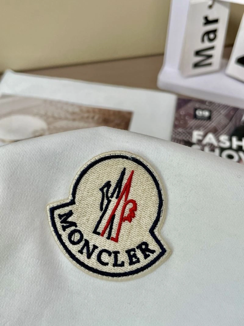 Versatile Moncler T-Shirts 141348