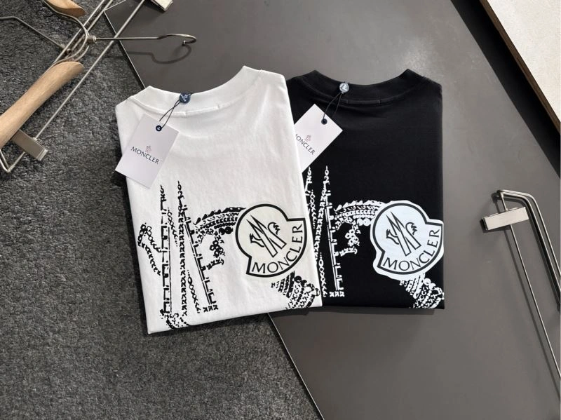 Moncler T-Shirts Functional 141343