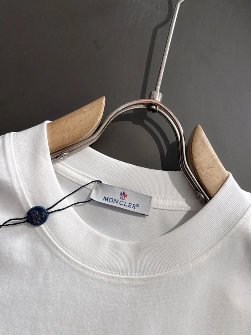 Moncler T-Shirts Functional 141343