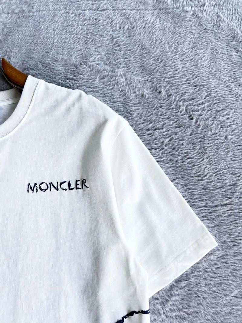 Cozy Moncler T-Shirts 141375