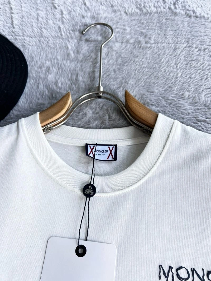Cozy Moncler T-Shirts 141375