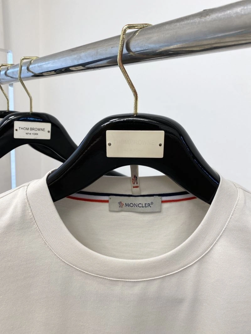 Moncler T-Shirts Seasonal 141338