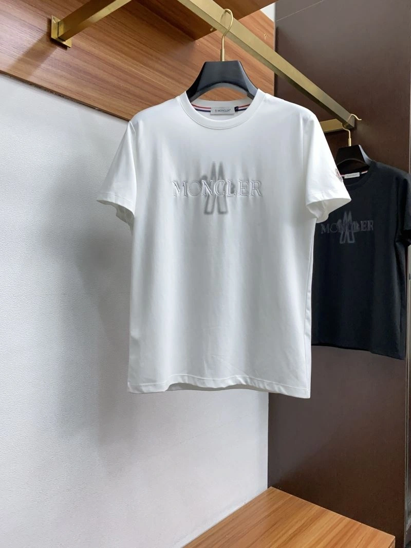 Moncler T-Shirts Vibrant 141318