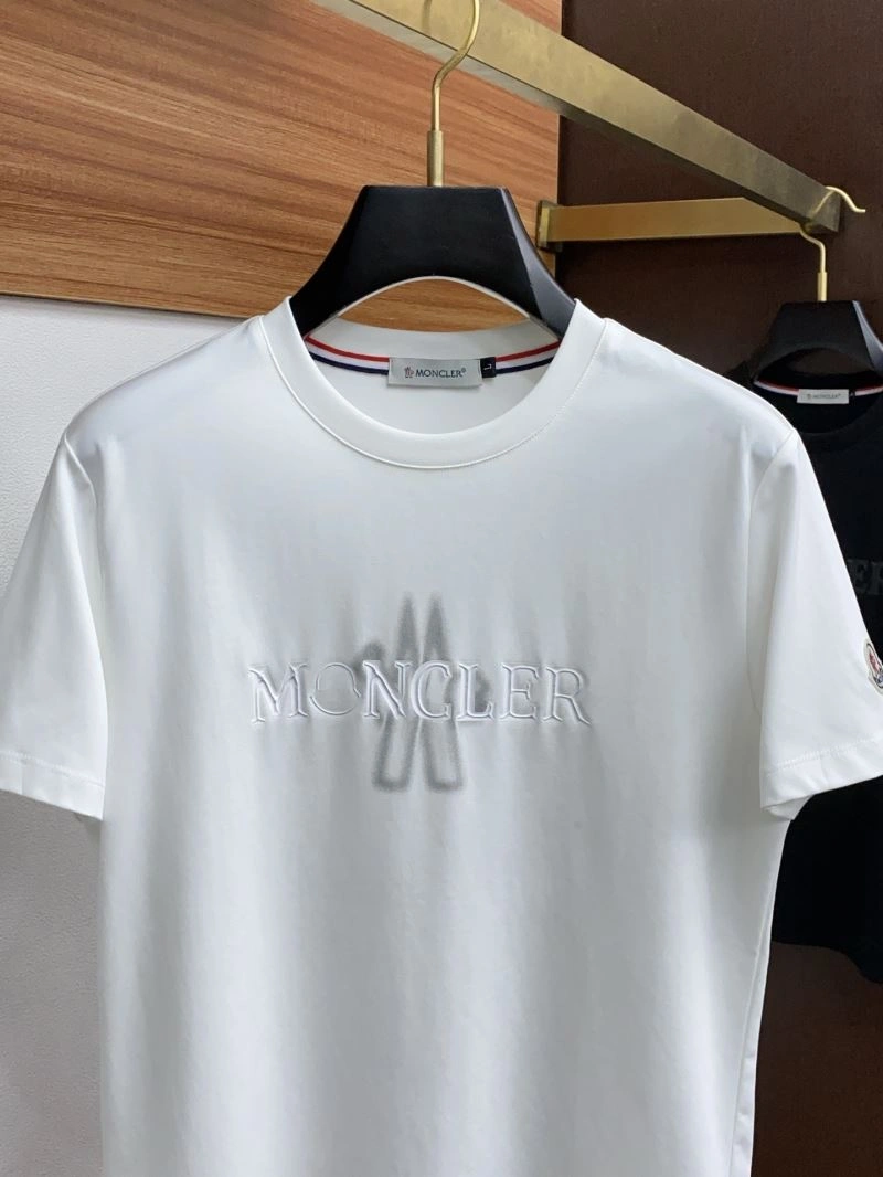 Moncler T-Shirts Vibrant 141318
