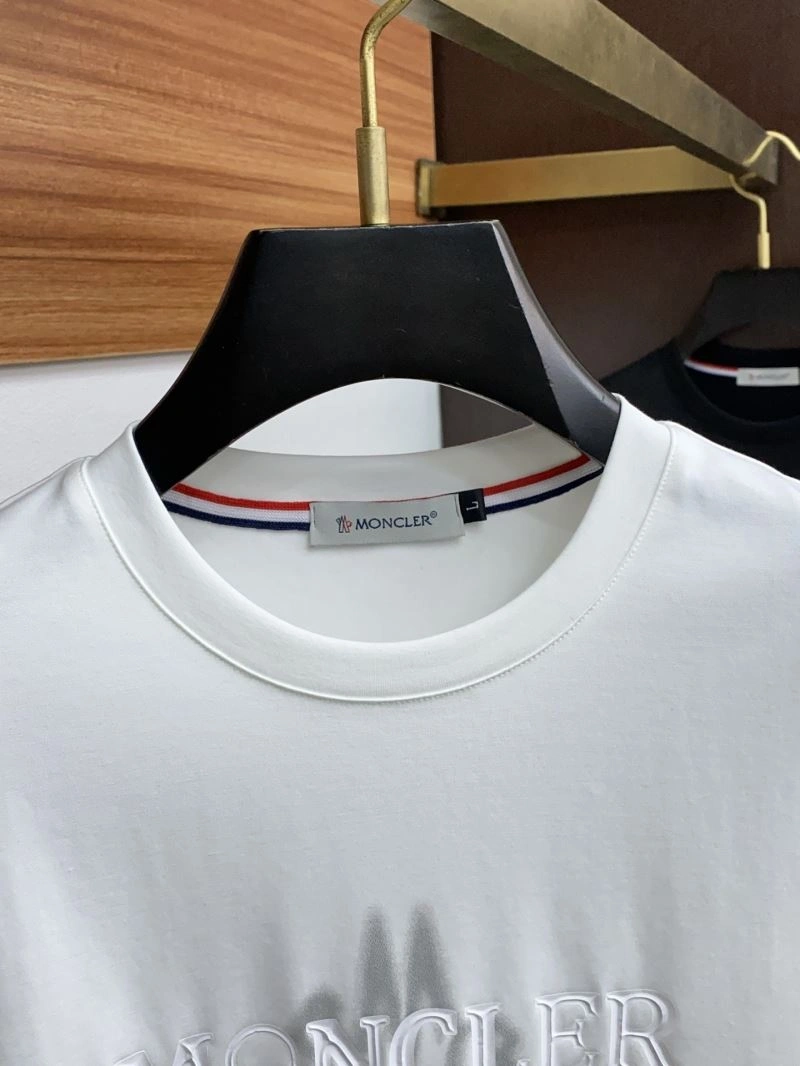 Moncler T-Shirts Vibrant 141318
