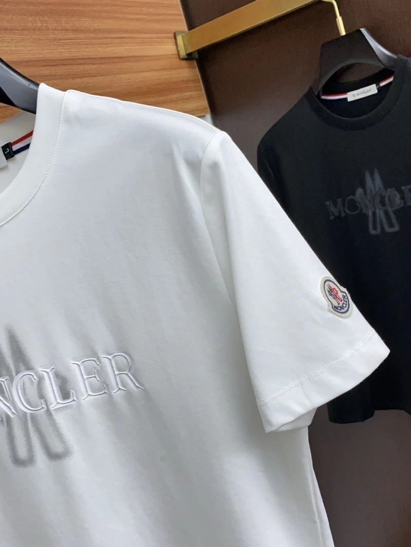 Moncler T-Shirts Vibrant 141318