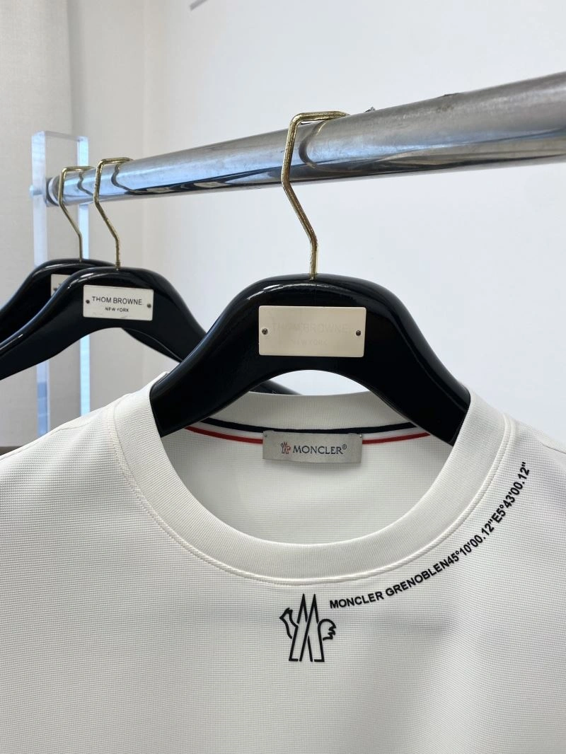 Moncler T-Shirts Breathable 141301