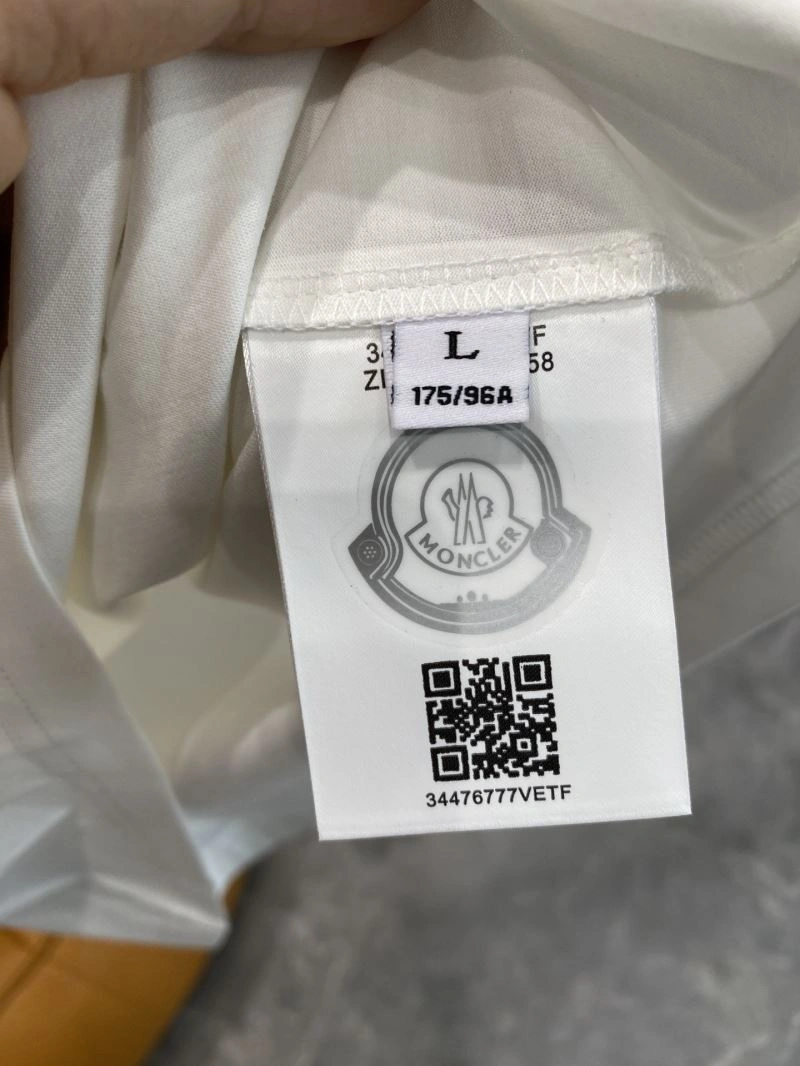 Moncler T-Shirts Durable 141102