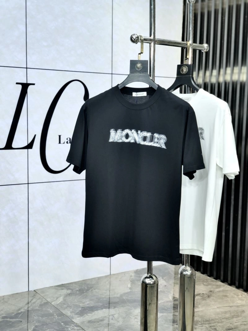 Moncler T-Shirts FashionForward 141100
