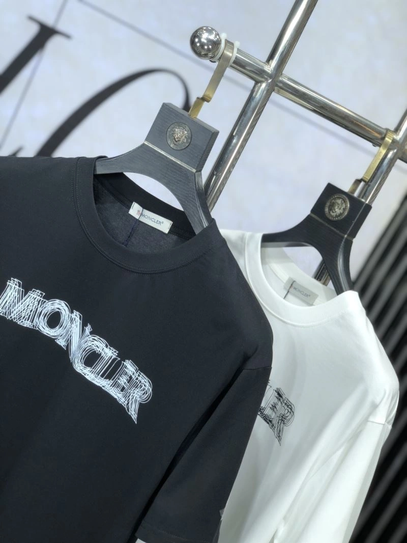 Moncler T-Shirts FashionForward 141100
