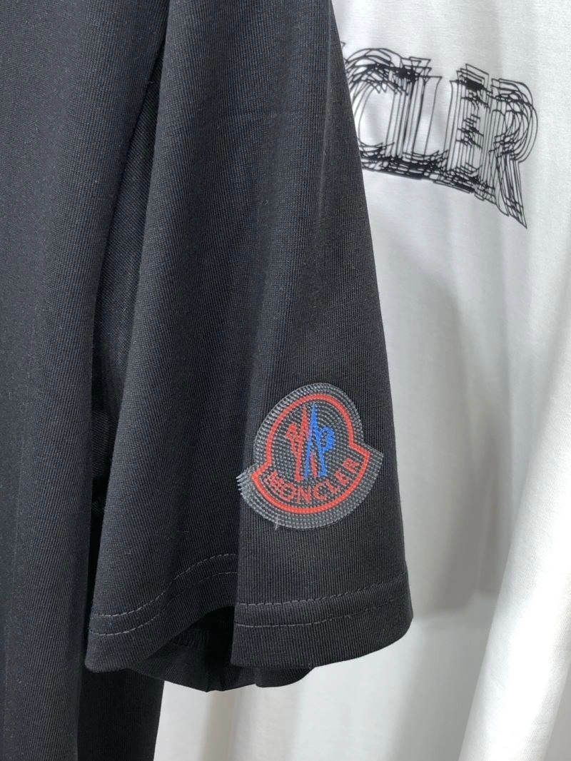 Moncler T-Shirts FashionForward 141100